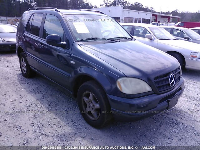 4JGAB54E81A271235 - 2001 MERCEDES-BENZ ML 320 BLUE photo 1