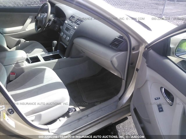 4T1BF3EK9BU204192 - 2011 TOYOTA CAMRY SE/LE/XLE Коричневый фото 5