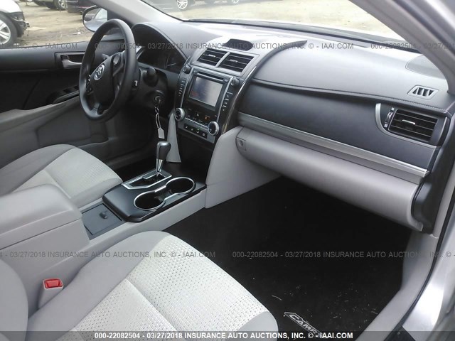 4T4BF1FK3DR332259 - 2013 TOYOTA CAMRY L/SE/LE/XLE SILVER photo 5