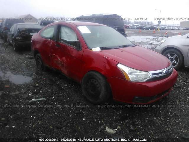 1FAHP32N68W102099 - 2008 FORD FOCUS S/SE RED photo 1