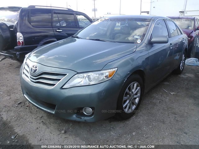 4T1BK3EK2BU628034 - 2011 TOYOTA CAMRY SE/LE/XLE Зеленый фото 2