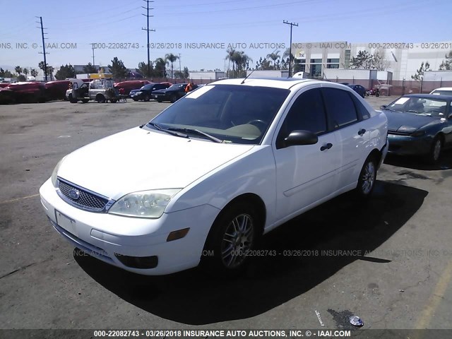 1FAFP34N87W222697 - 2007 FORD FOCUS ZX4/S/SE/SES WHITE photo 2