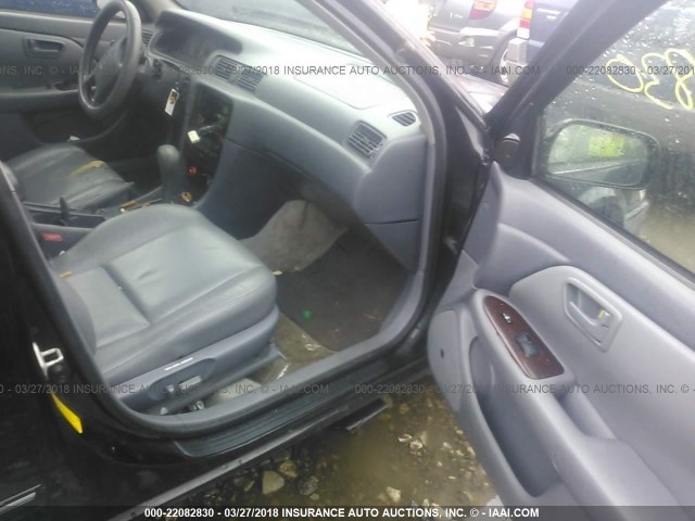 4T1BF28K7YU942846 - 2000 TOYOTA CAMRY LE/XLE Սև լուսանկար 5