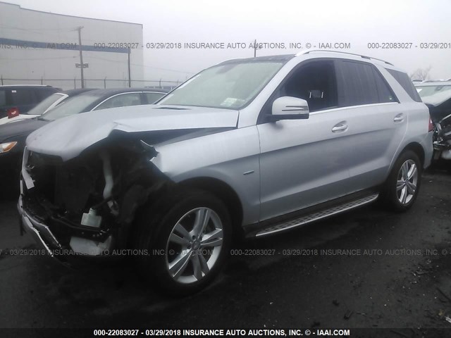 4JGDA5HB4CA033997 - 2012 MERCEDES-BENZ ML 350 4MATIC SILVER photo 2