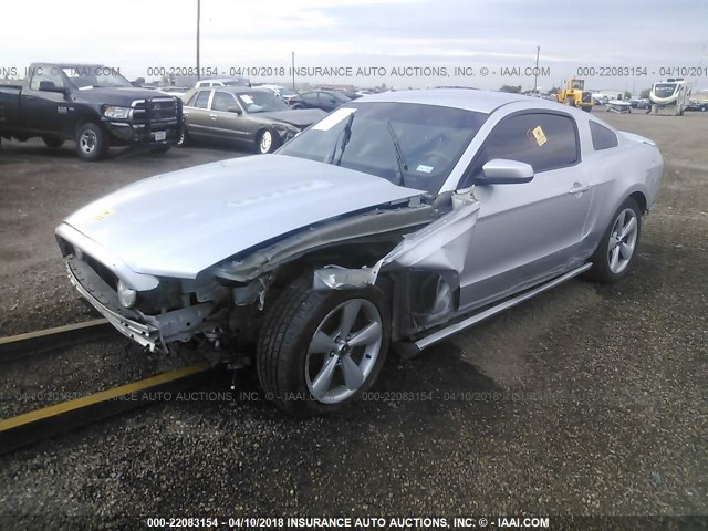1ZVBP8CF8D5283157 - 2013 FORD MUSTANG GT SILVER photo 2