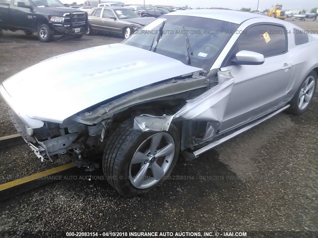 1ZVBP8CF8D5283157 - 2013 FORD MUSTANG GT SILVER photo 6