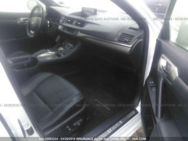 JTHKD5BH8F2236386 - 2015 LEXUS CT 200 WHITE photo 5