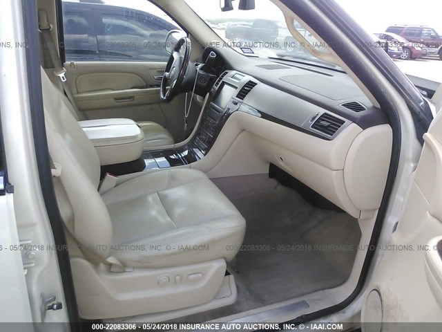 1GYEC63807R292427 - 2007 CADILLAC ESCALADE LUXURY WHITE photo 5