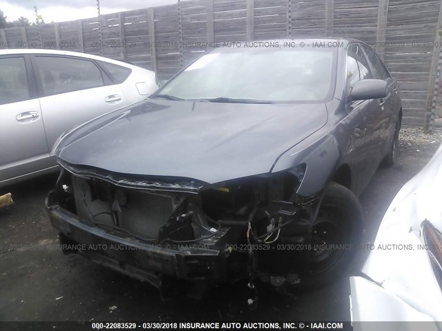 4T1BF3EK5BU744039 - 2011 TOYOTA CAMRY SE/LE/XLE GRAY photo 2