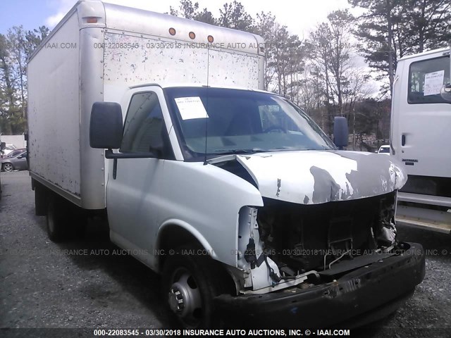 1GBJG31C281125781 - 2008 CHEVROLET EXPRESS G3500  WHITE photo 1