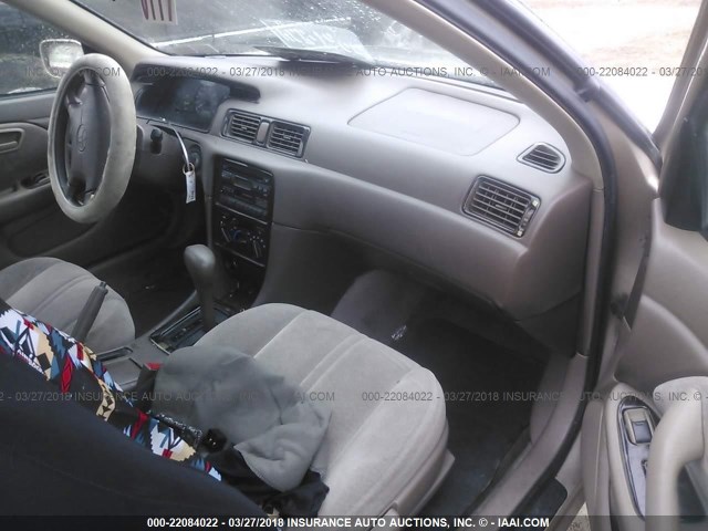 4T1BG22K9VU816196 - 1997 TOYOTA CAMRY CE/LE/XLE ოქროსფერი ფოტო 5