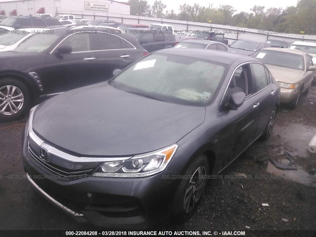 1HGCR2F32HA117943 - 2017 HONDA ACCORD LX ნაცრისფერი ფოტო 6