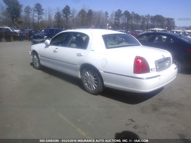 1LNHM81W74Y659639 - 2004 LINCOLN TOWN CAR EXECUTIVE/SIGNATURE თეთრი ფოტო 3