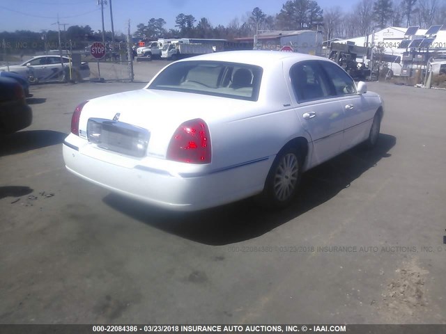 1LNHM81W74Y659639 - 2004 LINCOLN TOWN CAR EXECUTIVE/SIGNATURE თეთრი ფოტო 4