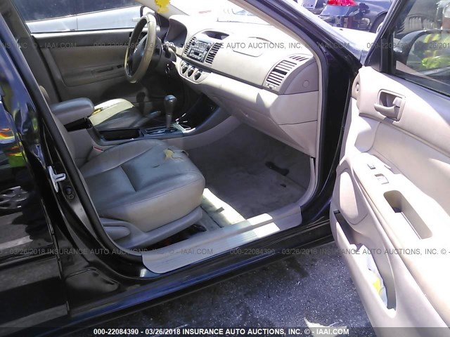 4T1BF32K93U044448 - 2003 TOYOTA CAMRY LE/XLE/SE BLACK photo 5