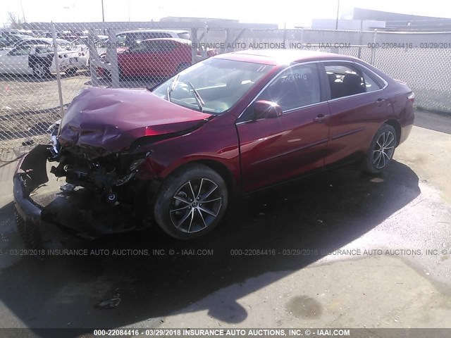 4T1BF1FK8FU962386 - 2015 TOYOTA CAMRY LE/XLE/SE/XSE RED photo 2