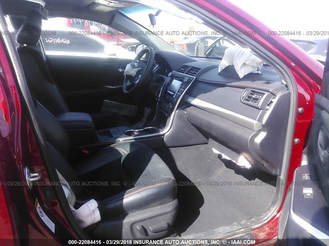 4T1BF1FK8FU962386 - 2015 TOYOTA CAMRY LE/XLE/SE/XSE RED photo 5