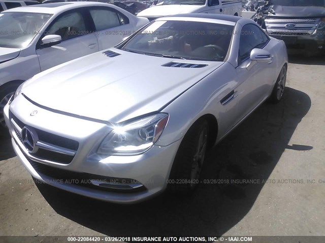 WDDPK3JA0GF125806 - 2016 MERCEDES-BENZ SLK 300 SILVER photo 2