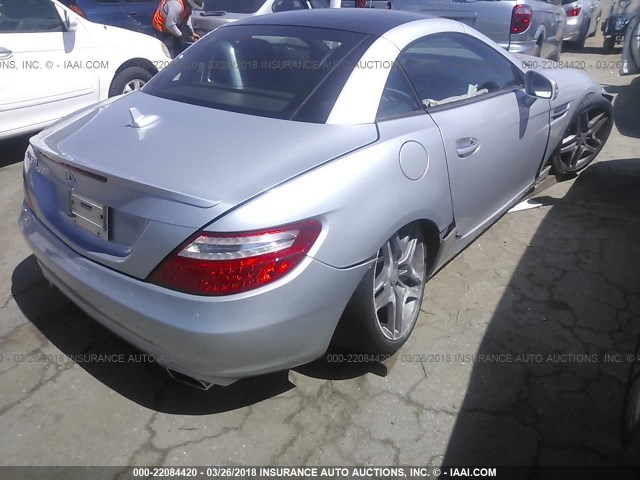 WDDPK3JA0GF125806 - 2016 MERCEDES-BENZ SLK 300 SILVER photo 4