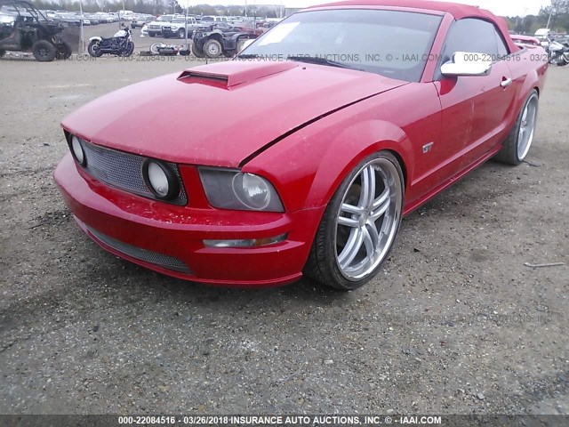 1ZVHT85H865264079 - 2006 FORD MUSTANG GT RED photo 2