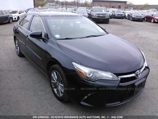 4T1BF1FK3GU164122 - 2016 TOYOTA CAMRY LE/XLE/SE/XSE BLACK photo 1