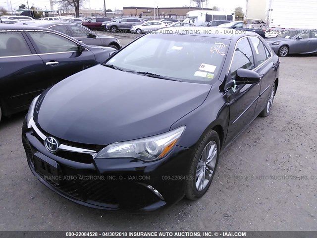 4T1BF1FK3GU164122 - 2016 TOYOTA CAMRY LE/XLE/SE/XSE BLACK photo 2