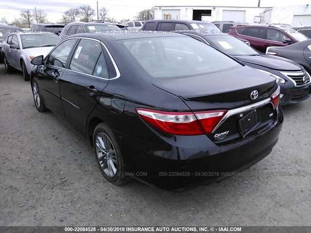 4T1BF1FK3GU164122 - 2016 TOYOTA CAMRY LE/XLE/SE/XSE BLACK photo 3