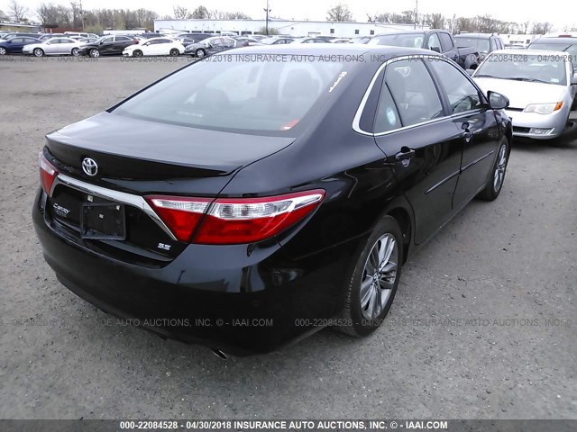 4T1BF1FK3GU164122 - 2016 TOYOTA CAMRY LE/XLE/SE/XSE BLACK photo 4