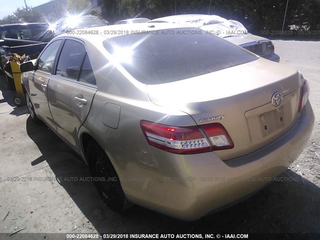 4T1BF3EK2AU056496 - 2010 TOYOTA CAMRY SE/LE/XLE GOLD photo 3