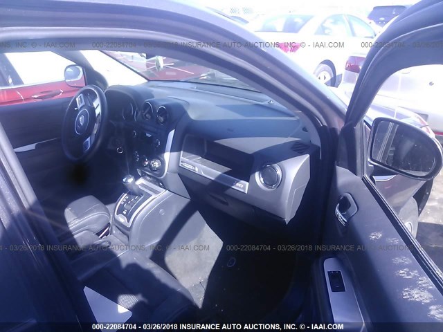 1C4NJCEA1GD675767 - 2016 JEEP COMPASS LATITUDE 灰色 照片 5