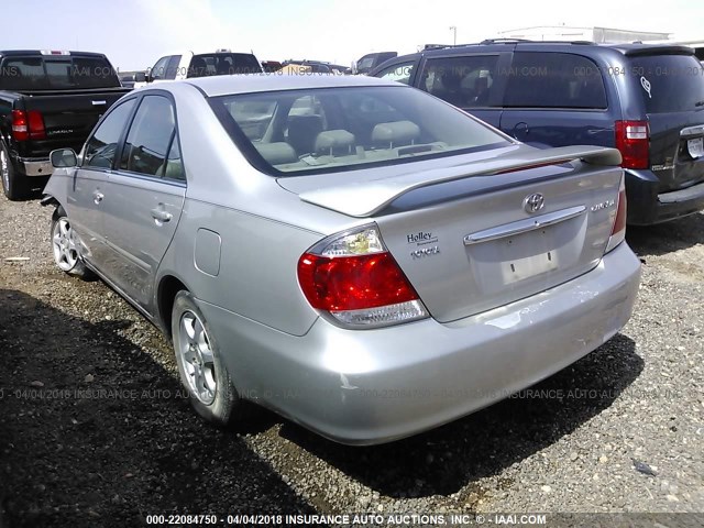 4T1BE30K55U085829 - 2005 TOYOTA CAMRY LE/XLE/SE SILVER photo 3