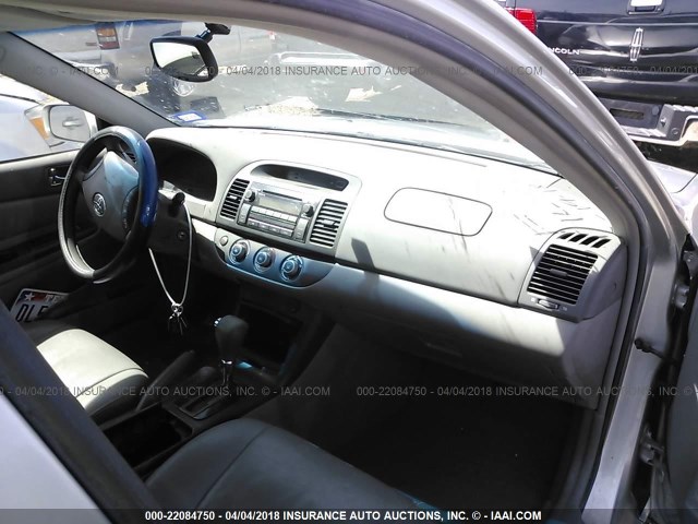 4T1BE30K55U085829 - 2005 TOYOTA CAMRY LE/XLE/SE 银色 照片 5