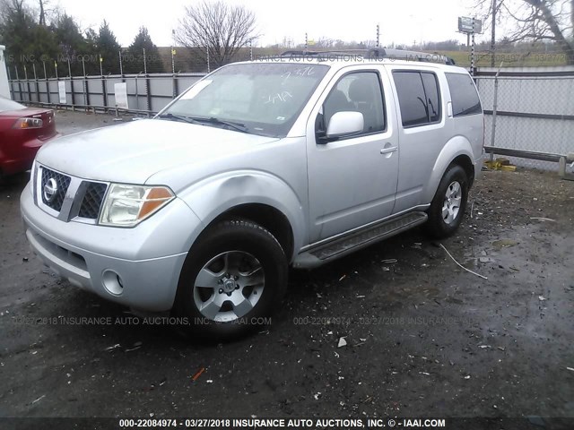 5N1AR18W05C702376 - 2005 NISSAN PATHFINDER LE/SE/XE SILVER photo 2