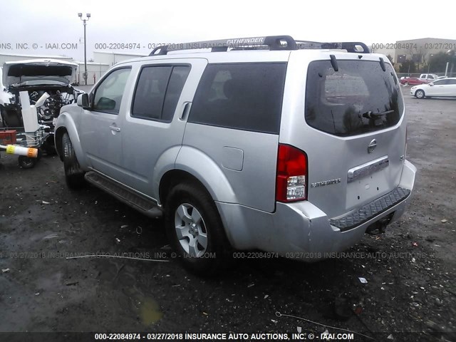 5N1AR18W05C702376 - 2005 NISSAN PATHFINDER LE/SE/XE SILVER photo 3