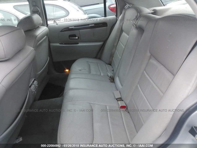 1LNHM81W5XY632203 - 1999 LINCOLN TOWN CAR EXECUTIVE SILVER photo 8
