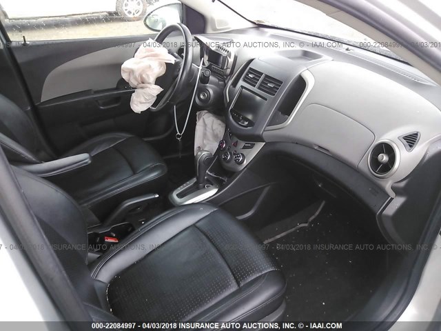 1G1JE5SB5D4126184 - 2013 CHEVROLET SONIC LTZ GRAY photo 5