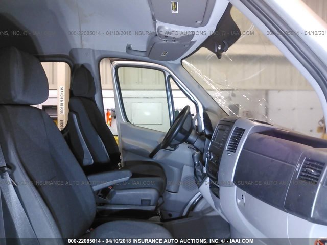 WDZFE7CD9GP185282 - 2016 MERCEDES-BENZ SPRINTER 2500 SILVER photo 5