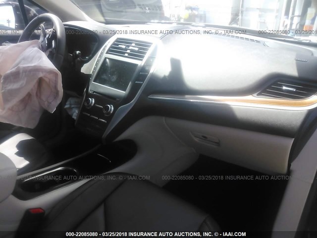 5LMCJ2C99HUL33407 - 2017 LINCOLN MKC SELECT BURGUNDY photo 5