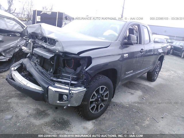 5TFUY5F18EX356122 - 2014 TOYOTA TUNDRA DOUBLE CAB SR/SR5 GRAY photo 2