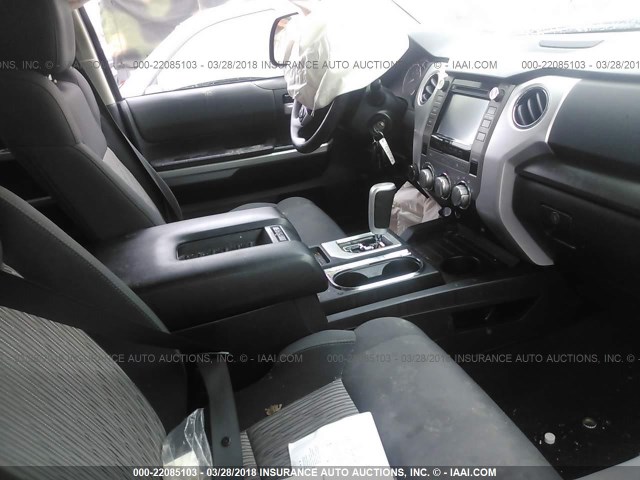 5TFUY5F18EX356122 - 2014 TOYOTA TUNDRA DOUBLE CAB SR/SR5 GRAY photo 5