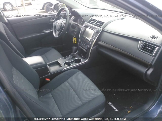 4T1BF1FK9HU643193 - 2017 TOYOTA CAMRY LE/XLE/SE/XSE BLUE photo 5