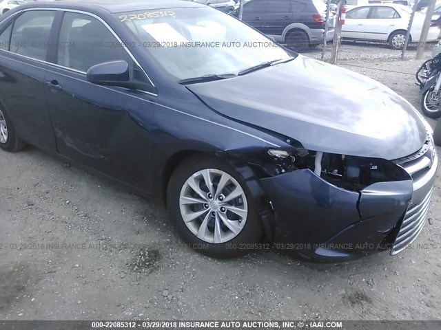 4T1BF1FK9HU643193 - 2017 TOYOTA CAMRY LE/XLE/SE/XSE BLUE photo 6