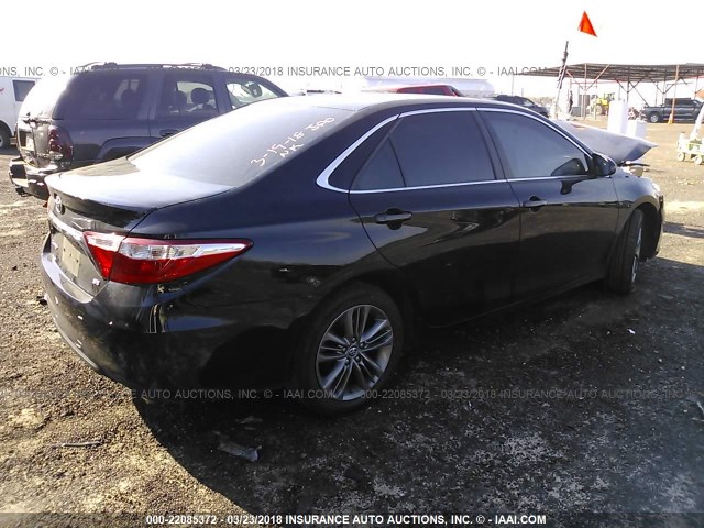 4T1BF1FK8FU490206 - 2015 TOYOTA CAMRY LE/XLE/SE/XSE BLACK photo 4
