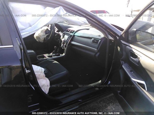 4T1BF1FK8FU490206 - 2015 TOYOTA CAMRY LE/XLE/SE/XSE BLACK photo 5