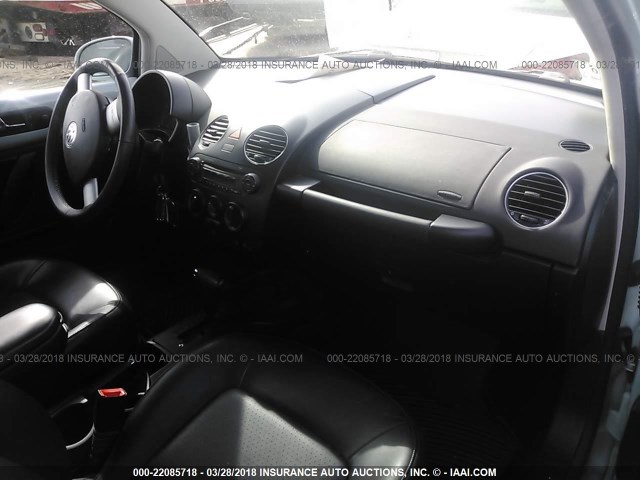 3VWRG3AG8AM036580 - 2010 VOLKSWAGEN NEW BEETLE 浅蓝色 照片 5