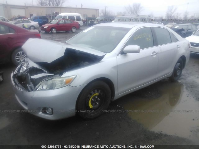 4T4BF3EK0BR116802 - 2011 TOYOTA CAMRY SE/LE/XLE SILVER photo 2