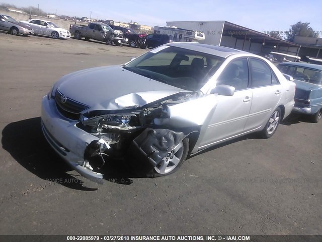 4T1BE32K63U761960 - 2003 TOYOTA CAMRY LE/XLE/SE ვერცხლისფერი ფოტო 2