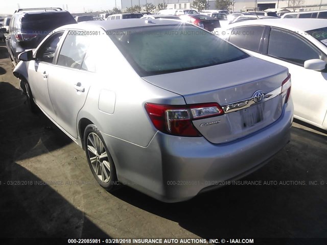 4T4BF1FK9DR292639 - 2013 TOYOTA CAMRY L/SE/LE/XLE SILVER photo 3