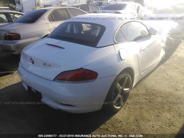 WBALM5C53BE380413 - 2011 BMW Z4 SDRIVE30I WHITE photo 4