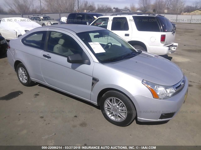 1FAHP33N68W237405 - 2008 FORD FOCUS SE/SEL/SES SILVER photo 1